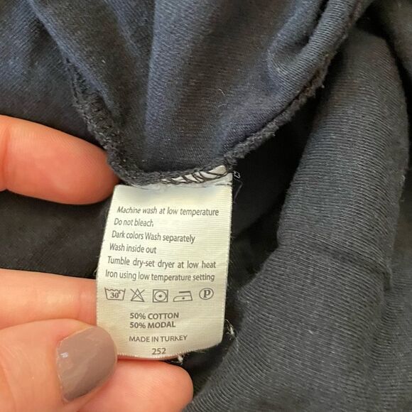 Open back black shirt - Picture 5 of 6